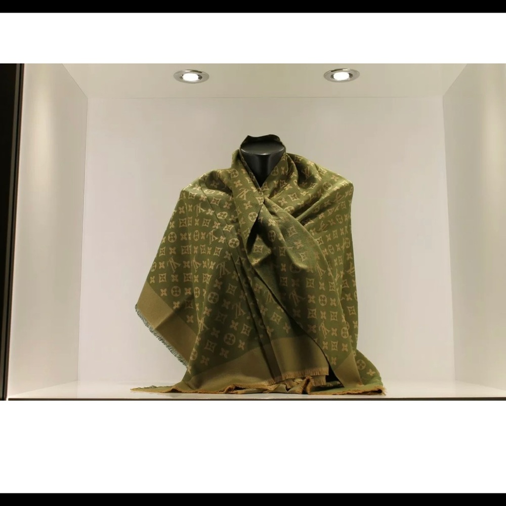 Authentic VUITTON Châle Monogram Green Shine Shawl Metallic Lurex &Silk Jacquard